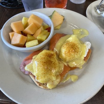 Pancake Café Wrigleyville | Breakfast, Brunch, & Lunch - Salmon Benedict - Bars Near Me - Chicago, Illinois