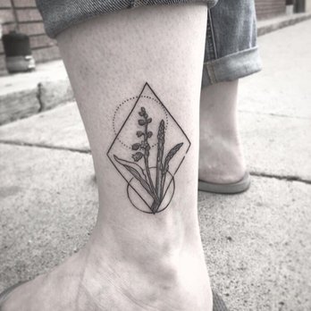 Broken Clover Tattoo - Tattoo Near Me - Tucson, Arizona