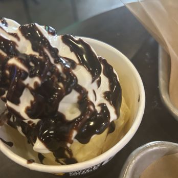 Buffalo Wild Wings - Ice cream sundae - Chicken Wings Near Me - Orlando, Florida Buffalo Wild Wings - Ice cream sundae - Chicken Wings Near Me - Orlando, Florida