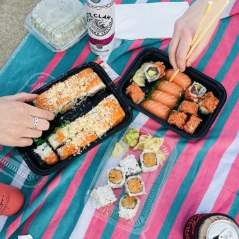 Sushi Para II - Pop up roll, sweet potato roll, crunch roll, etc. - Sushi Bars Near Me - Chicago, Illinois