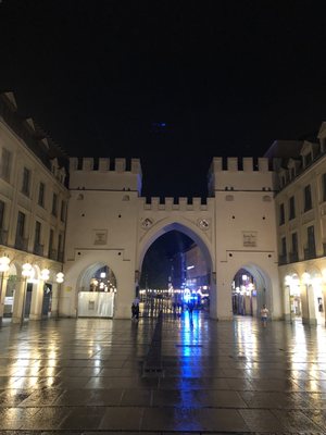 Karlsplatz by null