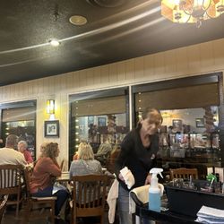 Paul's Steakhouse - Dining room