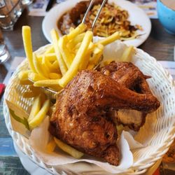 Restaurant Alpenblick - Rotisserie chicken with french fries