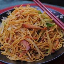 Uncle Yu's - Pork Chow Mein
