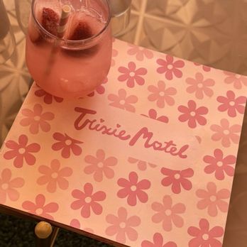 Trixie Motel - Rose - Hotels Near Me - Palm Springs, California Trixie Motel - Rose - Hotels Near Me - Palm Springs, California