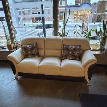 Nosh Wine Lounge - Wine Bars Near Me - Omaha, Nebraska Nosh Wine Lounge - Wine Bars Near Me - Omaha, Nebraska