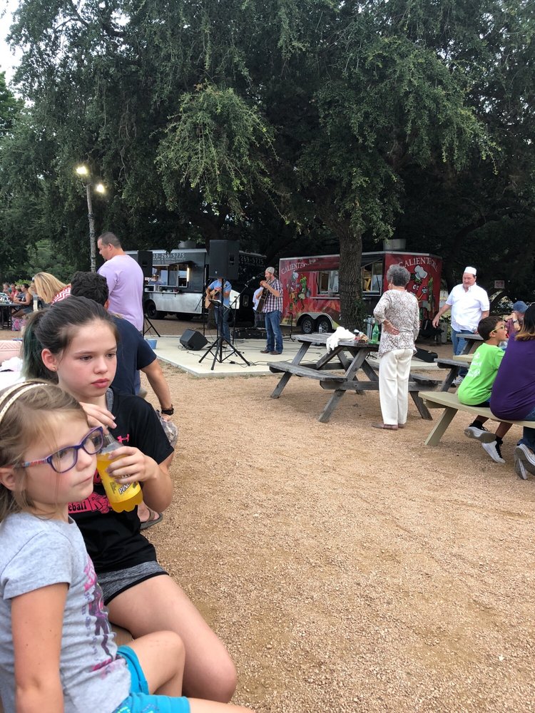 Toni Jo's Food Truck Park Logo