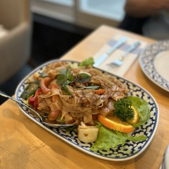 Regent Thai Restaurant - Pad Kee Mao - Thai Near Me - San Francisco, California Regent Thai Restaurant - Pad Kee Mao - Thai Near Me - San Francisco, California
