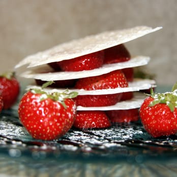 La Table d'Antoine - CELESTINE DE FRAISES A LA PASTILLE DE VICHY - French Near Me - Vichy, 03 La Table d'Antoine - CELESTINE DE FRAISES A LA PASTILLE DE VICHY - French Near Me - Vichy, 03
