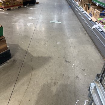 Lidl - More trash, smh - Grocery Near Me - College Park, Maryland