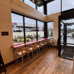 Wendy's - High table seating