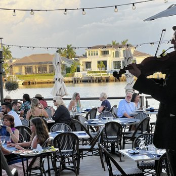 MiraMare Ristorante - a man playing the violin - Italian Near Me - Naples, Florida MiraMare Ristorante - a man playing the violin - Italian Near Me - Naples, Florida