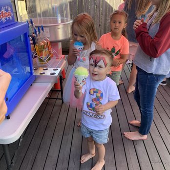 Glitterbuggie Entertainment - Sno cone !! - Magicians Near Me - Lake Tapps, Washington Glitterbuggie Entertainment - Sno cone !! - Magicians Near Me - Lake Tapps, Washington