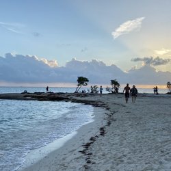 Sombrero Beach - 11.24.22 Sombrero Beach on Marathon Key is a cozy backyard playground for islanders