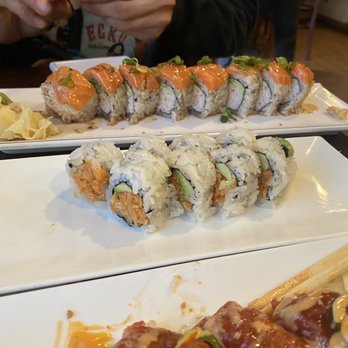 Daru Sushi - Spicy garlic albacore and Alaskan roll - Sushi Bars Near Me - Bellflower, California
