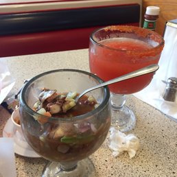 Coctel de pulpo y pata de mula & Michelada Coctel de pulpo y pata de mula & Michelada