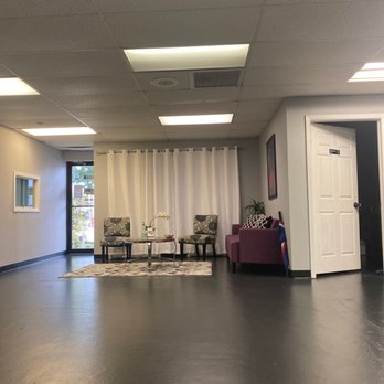 Olam Dominican Salon - Lobby - Hair Salons Near Me - Houston, Texas