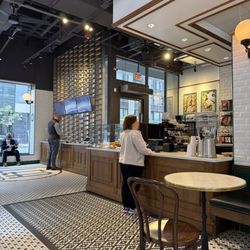 Lea - Entrance lobby and counter...