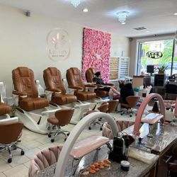 Luxury Nails & Spa
