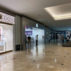 Apple Woodland Hills - Storefront