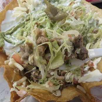Tacos Papo - Inside the taco salad: carne asada, lettuce, beans, salsa, guac, sour cream and cheese. - Tacos Near Me - Union City, California Tacos Papo - Inside the taco salad: carne asada, lettuce, beans, salsa, guac, sour cream and cheese. - Tacos Near Me - Union City, California
