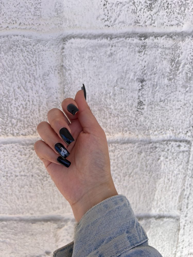 Sensation Nails & Spa Logo