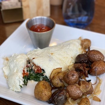 Stompin' Grounds Restaurant - Greek omelet w/house potatoes - New American Near Me - Nashville, Tennessee