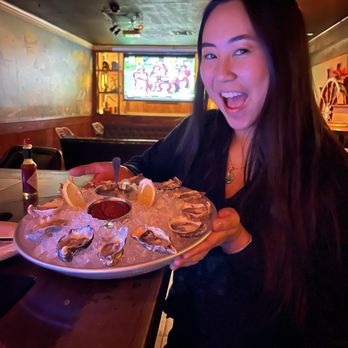 Starboard Tack - Dozen oysters = gals - Cocktail Bars Near Me - Las Vegas, Nevada Starboard Tack - Dozen oysters = gals - Cocktail Bars Near Me - Las Vegas, Nevada