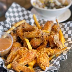 Cafe Hollywood - Cafe Hollywood - fried chicken wing platter