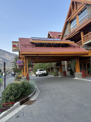 Moose Hotel & Suites by null