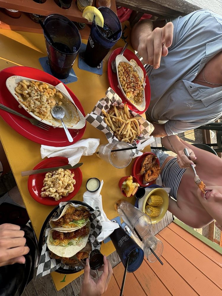 Castaways Raw Bar & Grill Image