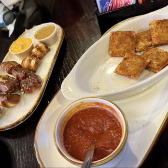 Palmer Place - Pretzel bites and toasted ravioli - Pubs Near Me - La Grange, Illinois