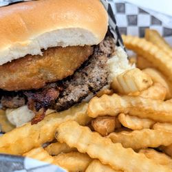 Bunz N Chix - Moss Piggy with fries