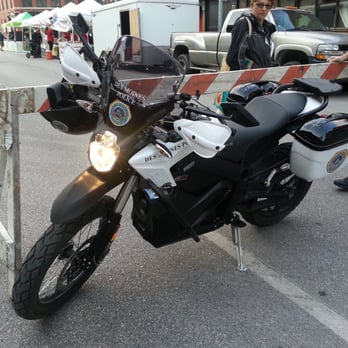 Des Moines Farmers Market - Des Moines police down at the market. New electric motorcycles. - Farmers Market Near Me - Des Moines, Iowa Des Moines Farmers Market - Des Moines police down at the market. New electric motorcycles. - Farmers Market Near Me - Des Moines, Iowa