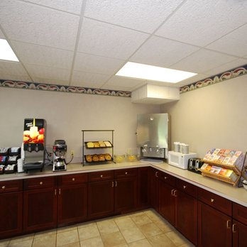 Beaver Dam Inn - Lobby Breakfast - Hotels Near Me - Beaver Dam, Kentucky