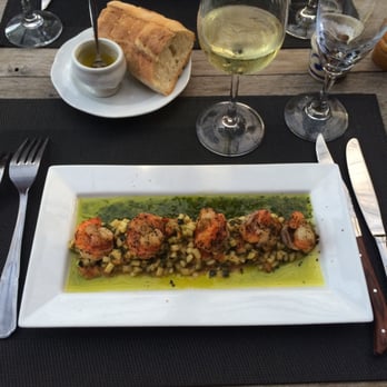 Le Barbavin - Poêlée de scampis, courgettes et pesto sur fond de croq de crevettes :-) - French Near Me - La Hulpe, WBR
