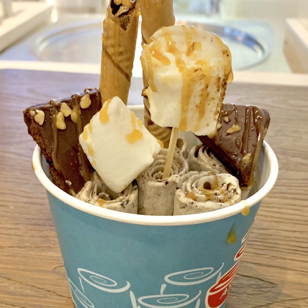Base: Vanilla ice cream Mix in: Oreo and peanut butter Topping: Marshmallow, chocolate wafer sticks, and brownie Drizzle: Caramel Base: Vanilla ice cream Mix in: Oreo and peanut butter Topping: Marshmallow, chocolate wafer sticks, and brownie Drizzle: Caramel