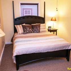 Kenwood Kottage Guest House - Comfortable Queen poster bed with Duvet.