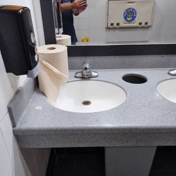 Applebee's Grill + Bar - Handy paper towel roll. - American Near Me - Auburn Hills, Michigan