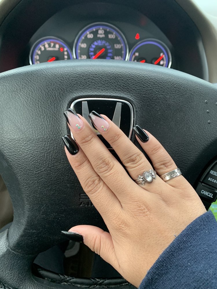Lovely Nails and Spa Image