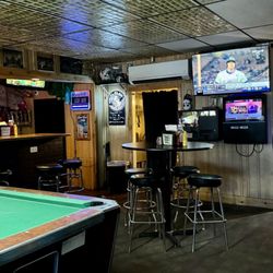 Kelly's Little Nipper - Interior