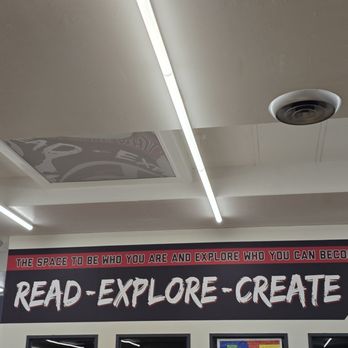 Dundee-Crown High School - Middle Schools & High Schools Near Me - Carpentersville, Illinois