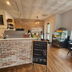 Hudson’s Cafe & Bistro - Beautiful Café vibes!