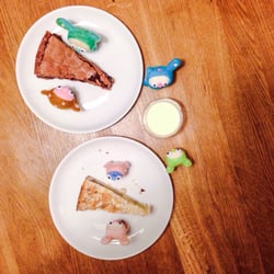 Marocco - less than impressive cakes (chocolate and apple) plus custard that's not whipped... november 2015