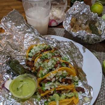 Cheo's Tacos - Tacos al Pastor, Horchata, Cebolla y Jalapeño Asado - Food Trucks Near Me - El Sereno, California