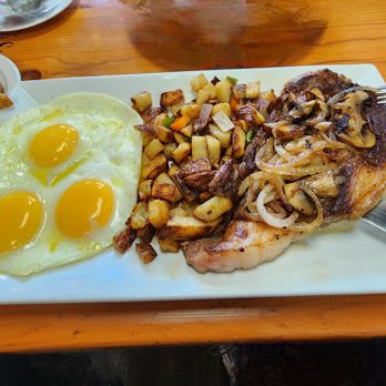Le Café Station Grill - Breakfast & Brunch Near Me - Chicago, Illinois Le Café Station Grill - Breakfast & Brunch Near Me - Chicago, Illinois