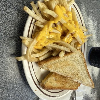 Gordon's Stoplight Drive-In - Grilled cheese with cheese fries! - American Near Me - Crystal City, Missouri Gordon's Stoplight Drive-In - Grilled cheese with cheese fries! - American Near Me - Crystal City, Missouri