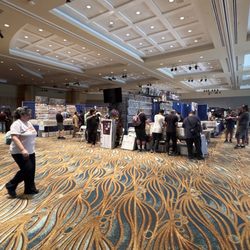 Long Beach Comic Con - This is it. The ball room. What a waste of money.
