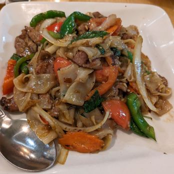 Basil & Co - Drunken noodles - Thai Near Me - Diamond Bar, California Basil & Co - Drunken noodles - Thai Near Me - Diamond Bar, California