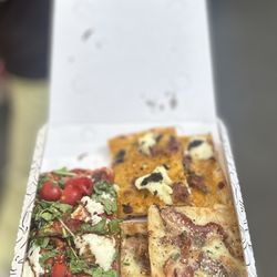 Pizza Zizza - 3 Slice Sampler (cut in halves) | 12.5€